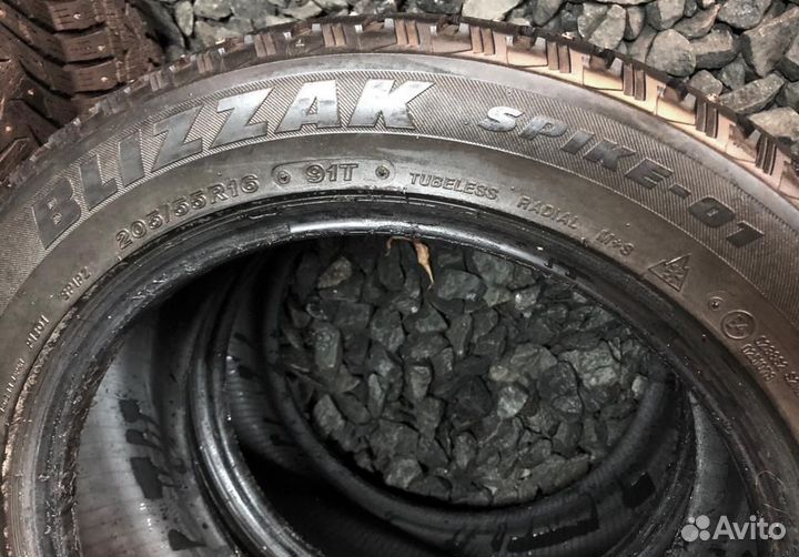Bridgestone Blizzak Spike-01 205/55 R16
