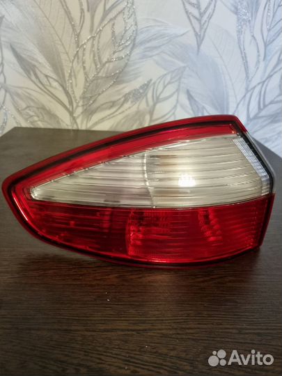 Фонарь задний левый седан на ford fiesta