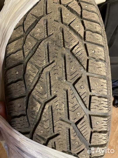 Tigar SUV Ice 215/65 R16 102