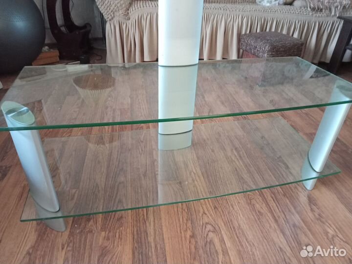 Стеклянная тумбочка под телевизор