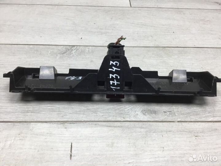 Кнопка аварийной сигнализации Volkswagen Passat