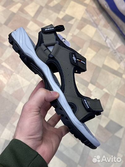 Кожаные сандали новые