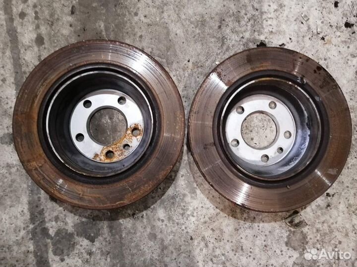 Диски тормозные Задние Туарег 2.5 дизель пара