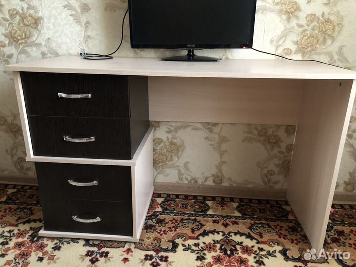 Письменный стол