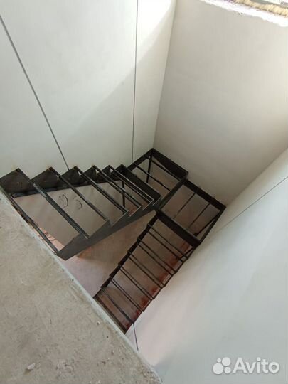 Правильный металлокаркас лестницы в Амзе