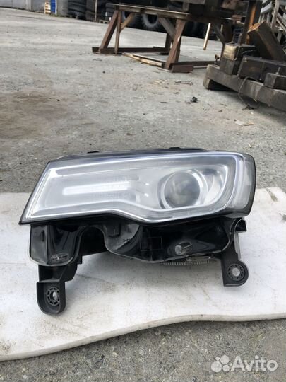 Фара левая Jeep Grand Cherokee wk2 рестайлинг