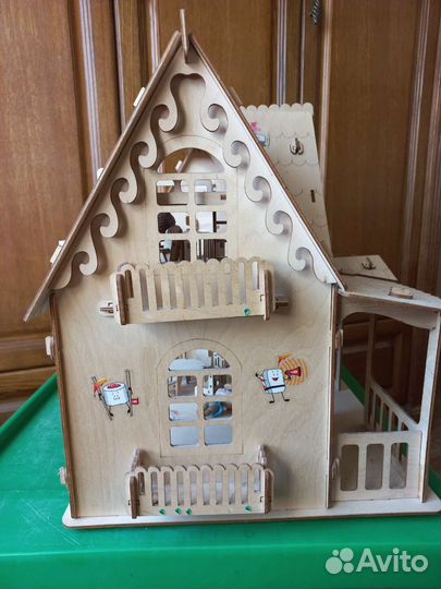 Кукольный домик с мебелью