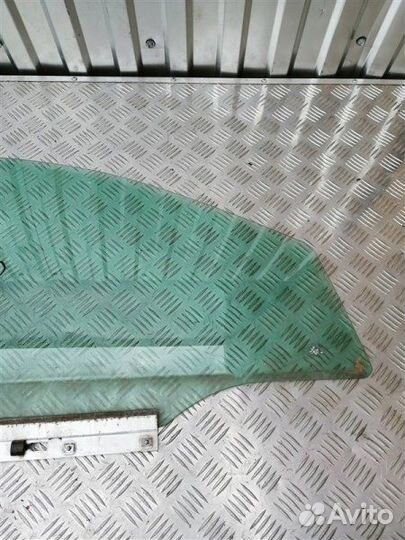 Стекло двери опускное переднее правое Opel Astra H