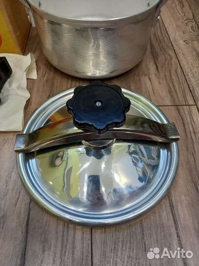 Кастрюля скороварка 4.5л.новая. 1991год