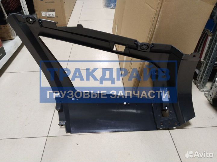 Облицовка правой фары оригинальная Вольво Фш