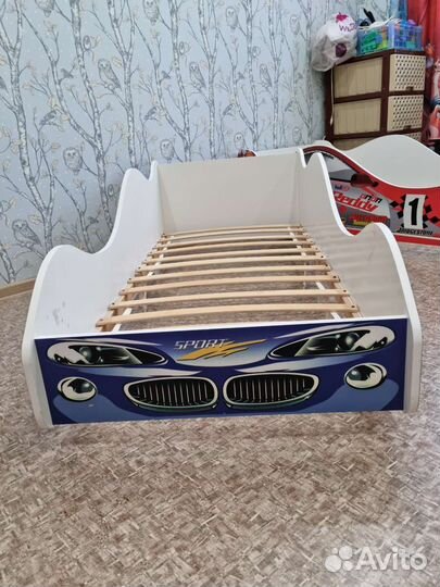 Детские кровати в виде машинки