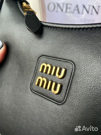 Сумка Miumiu hobo натуральная кожа