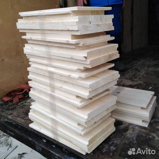 Ульи из дерева в заготовках для последующей сборки