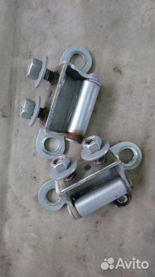 Петля крышки багажника Тойота Королла Е120 Е12