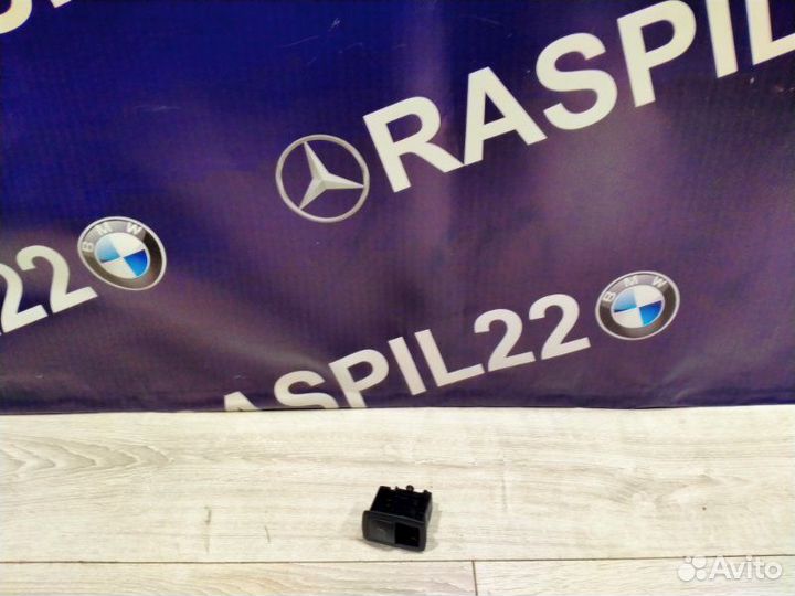 Блок управления стеклоподъемниками задний правый