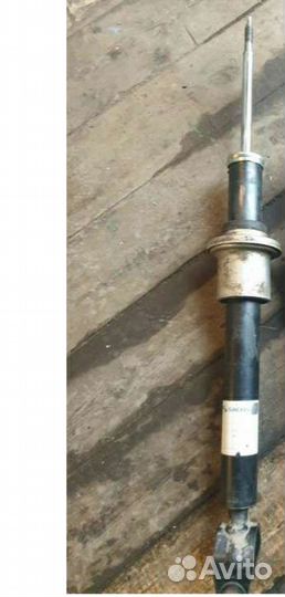 Амортизатор на mercedes 211 передний