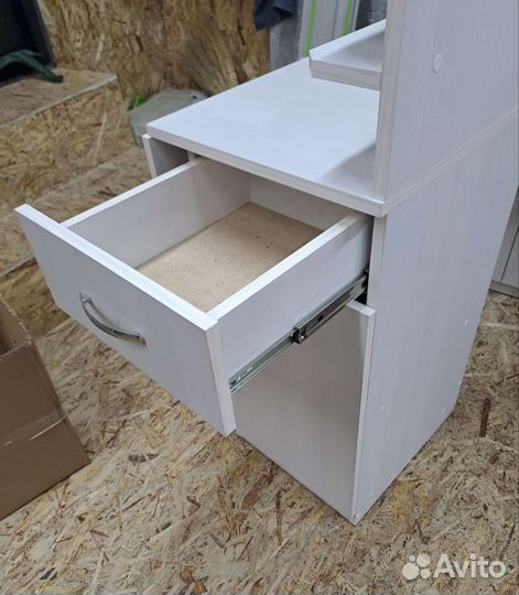 Маникюрный стол. Возможна доставка