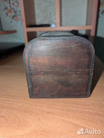 Деревянная шкатулка