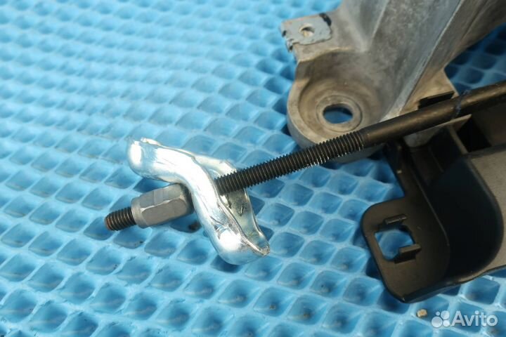 Рычаг стояночного тормоза 1K0711303P