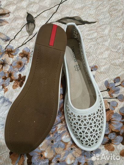 Отличные новые белые балетки (2 пары)