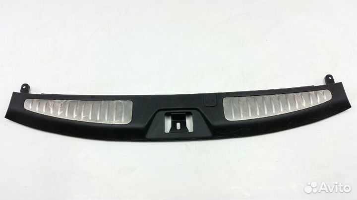 Накладка на замок багажника Nissan Patrol Y62