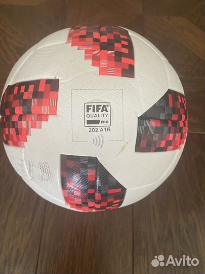 Футбольный мяч adidas telstar