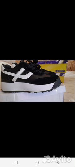 Кроссовки женские и детские