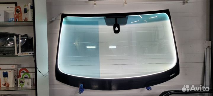 Лобовое стекло Toyota Landcruiser (Тойота)