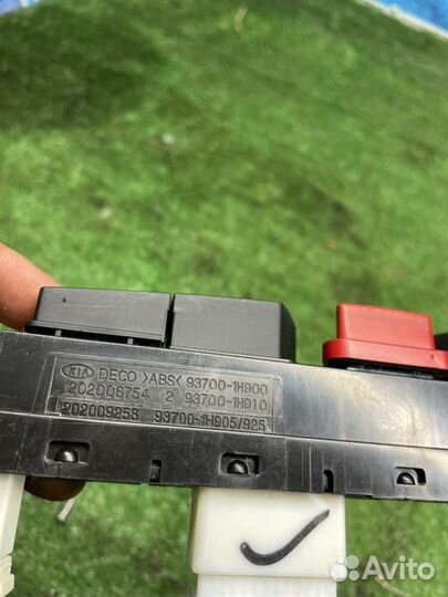 Кнопка аварийной сигнализации Kia Ceed ED