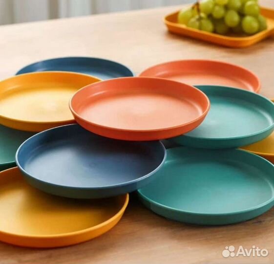 Набор пластиковых тарелочек