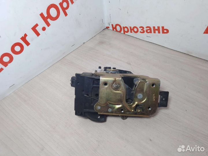 Замок передней правой двери Ford Focus 1