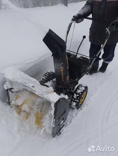 Снегоуборщик (снегоотбрасователь) champion