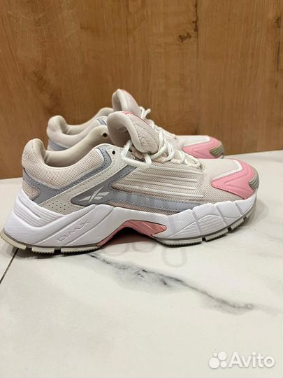 Кроссовки женские