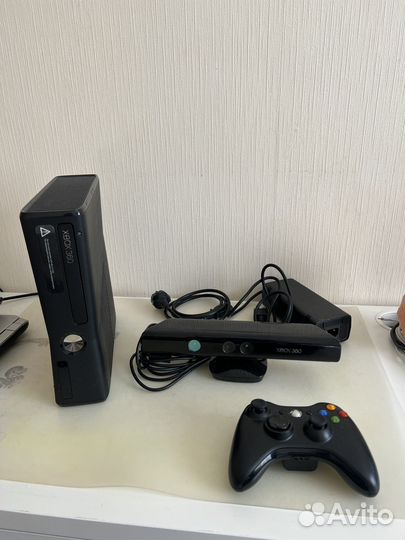 Xbox 360 slim (250 гб) + кинект + геймпад