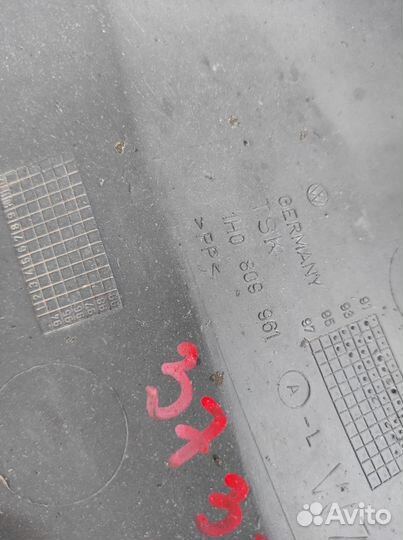 Подкрылок передний левый дефект Volkswagen Golf 3