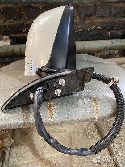 Зеркало заднего вида