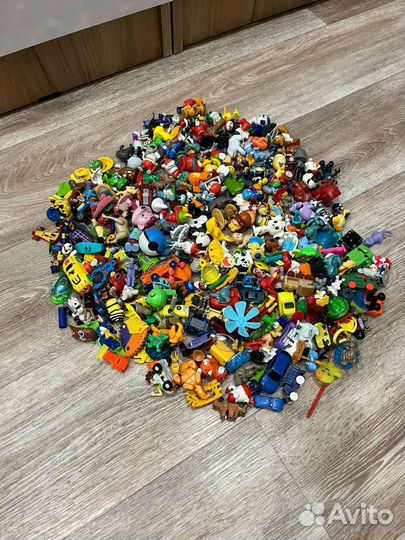 Игрушки из шоколадных яиц