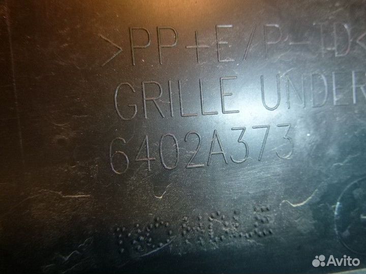 Решетка в бампер центральная mitsubishi pajero/mon