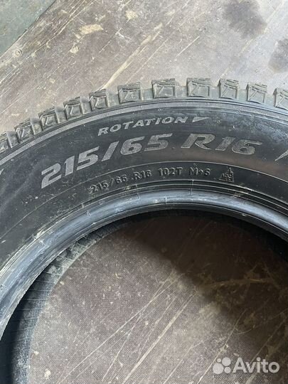Pirelli Ice Zero 2 215/65 R16