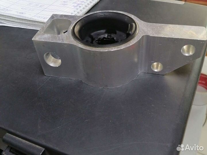 Сайленблок рычага с кроншейном Октавия Ети Гольф 5