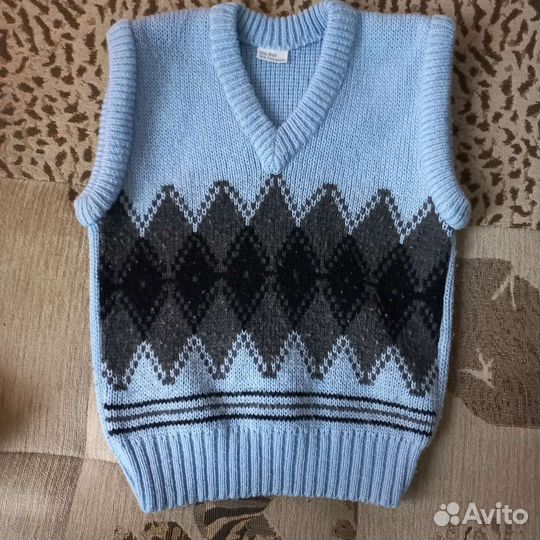 Вязанная желетка для мальчика