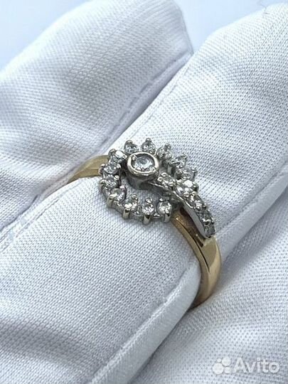 Золотое кольцо с камнем 17р