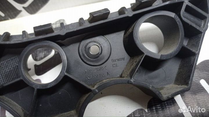 Крепление бампера переднее левое Volkswagen Passat