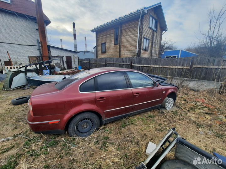Volkswagen Passat 1.8 AT, 2003, битый, 250 000 км
