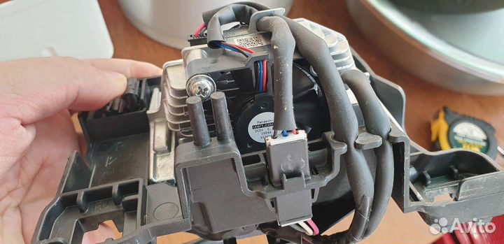 Светодиодная фара Toyota 8114033D70