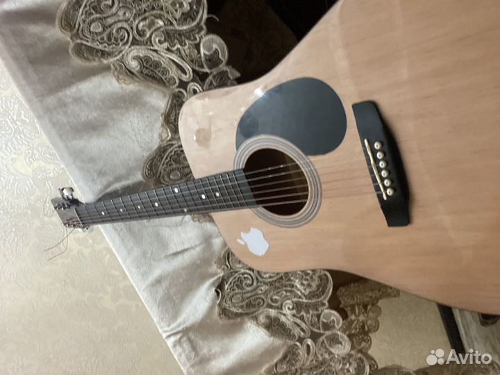 Акустическая гитара