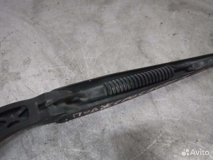 Поводок дворника передний правый Mitsubishi Pajero