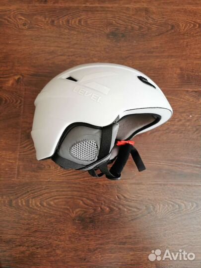 Шлем горнолыжный женский