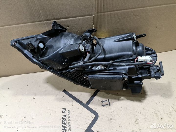 Фары Toyota Ipsum ACM21W ксенон