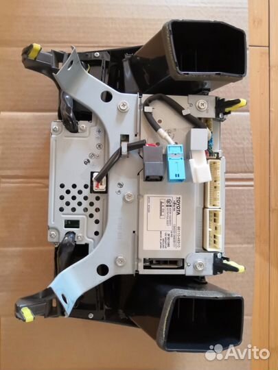 Штатный монитор Toyota Harrier в Чите